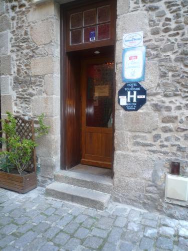 Hotel De La Tour De L'Horloge Dinan Dış mekan fotoğraf