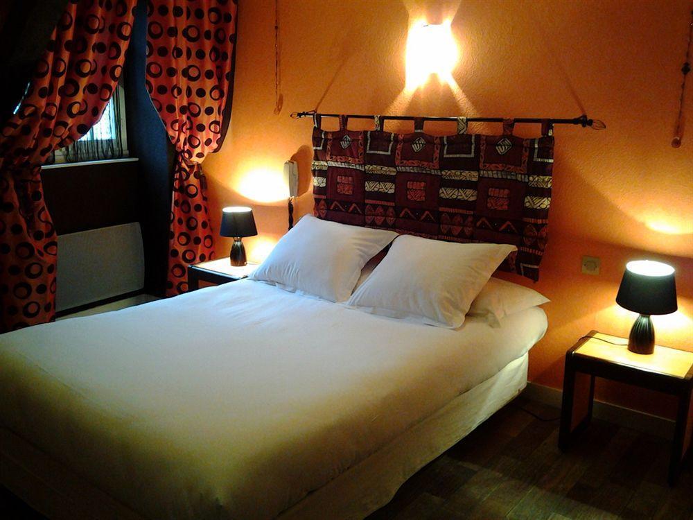 Hotel De La Tour De L'Horloge Dinan Dış mekan fotoğraf