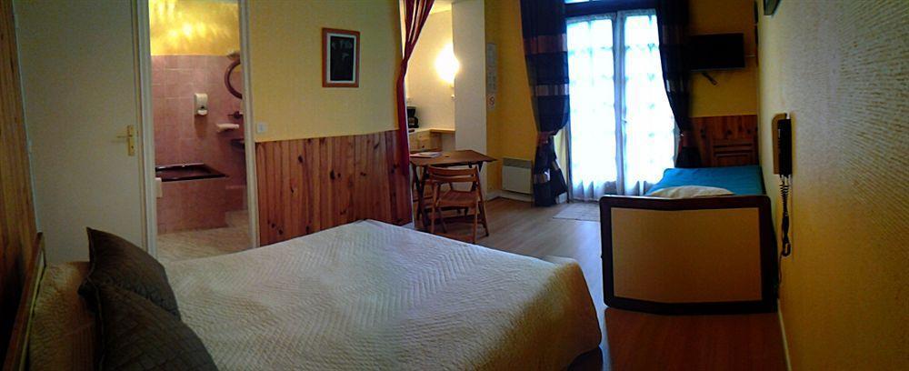 Hotel De La Tour De L'Horloge Dinan Dış mekan fotoğraf