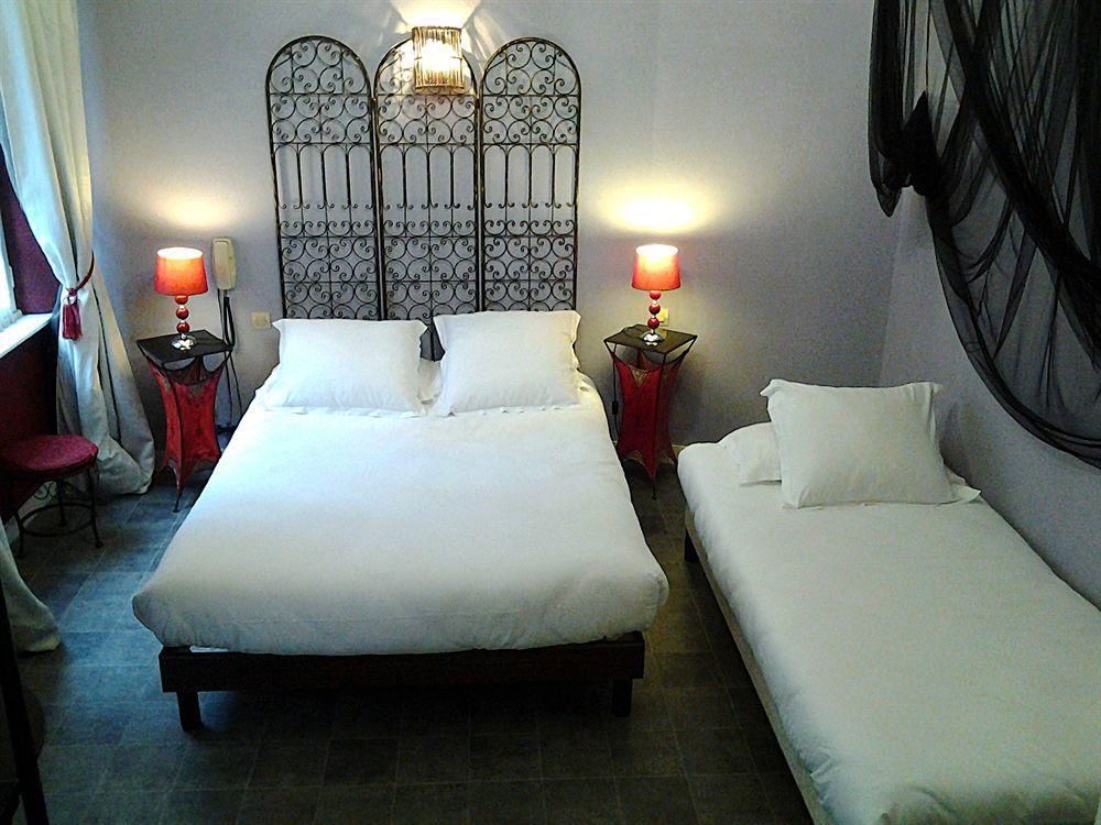 Hotel De La Tour De L'Horloge Dinan Dış mekan fotoğraf