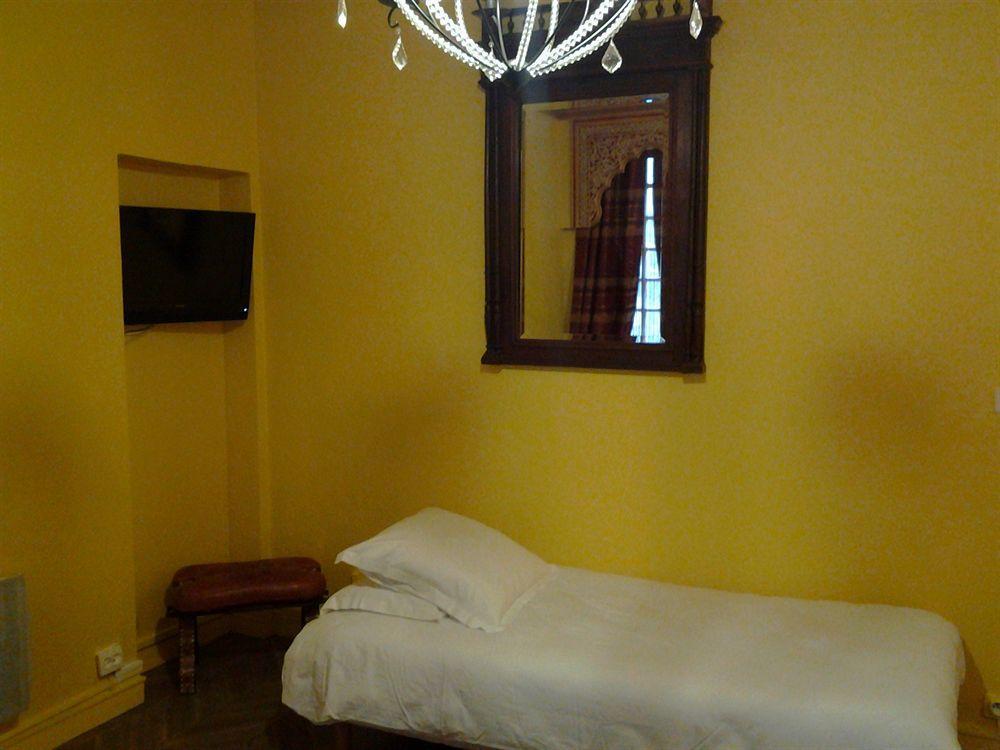 Hotel De La Tour De L'Horloge Dinan Dış mekan fotoğraf