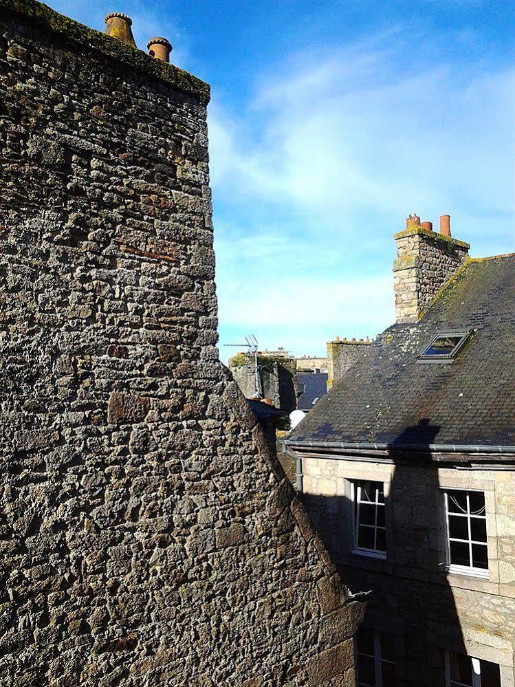 Hotel De La Tour De L'Horloge Dinan Dış mekan fotoğraf