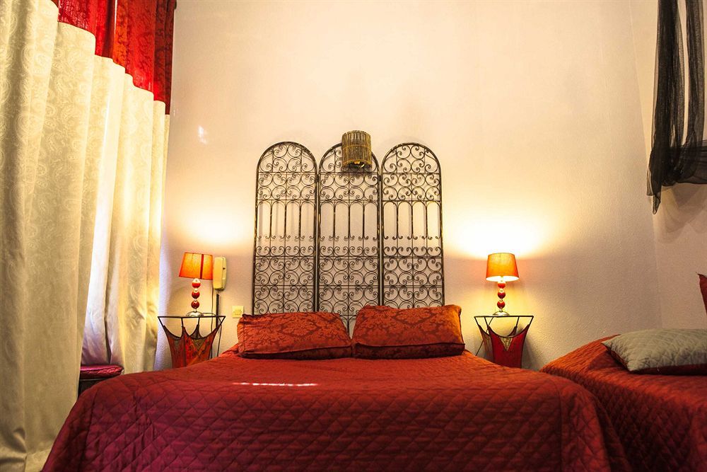 Hotel De La Tour De L'Horloge Dinan Dış mekan fotoğraf