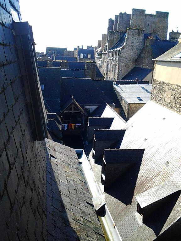 Hotel De La Tour De L'Horloge Dinan Dış mekan fotoğraf