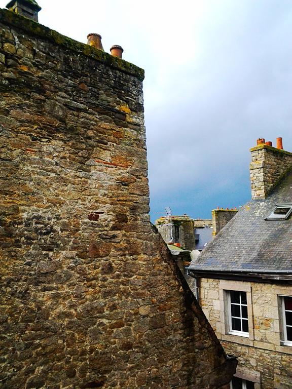Hotel De La Tour De L'Horloge Dinan Dış mekan fotoğraf