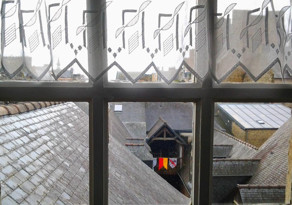 Hotel De La Tour De L'Horloge Dinan Dış mekan fotoğraf